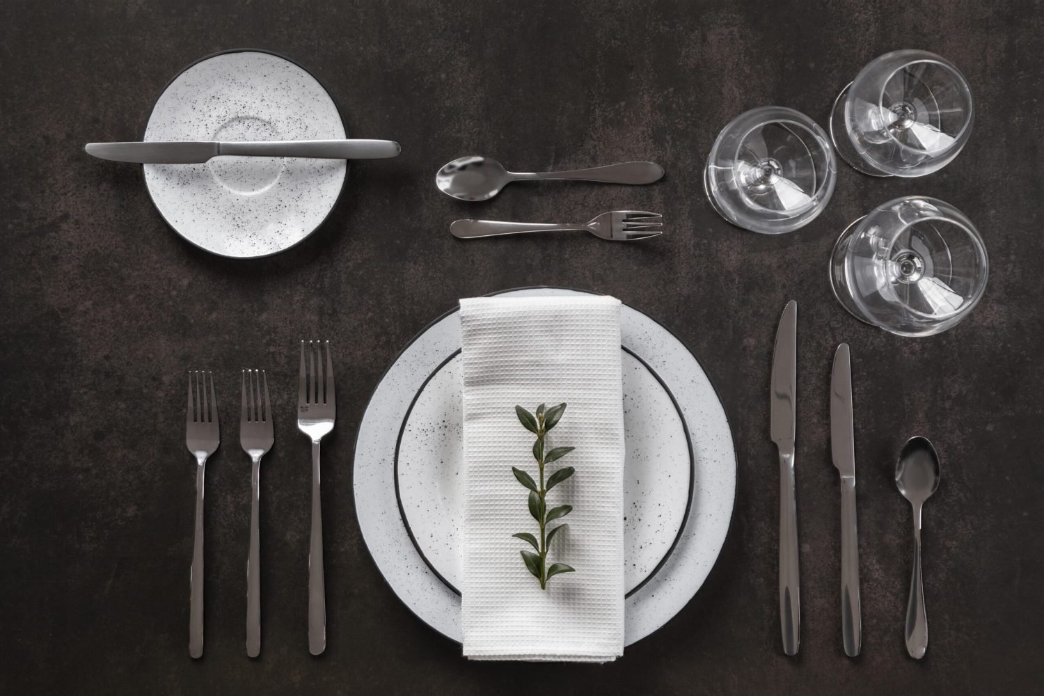 top-view-table-etiquette-dressing top-view-table-etiquette-dressing